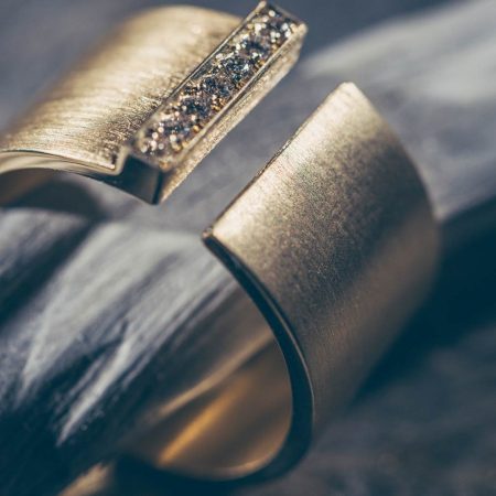 breiter Ring Diamantensteg Gelbgold Diamanten - mood Photographie
