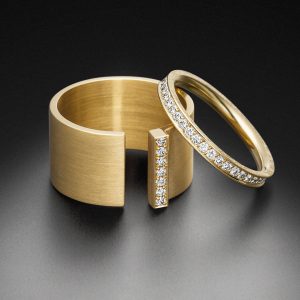 Breiter Ring Gelbgold Diamantensteg Diamanten Memoire Ring Beisteckring Steinbach Goldschmiede