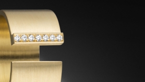 Breiter Ring Geblgold Diamantensteg Diamanten Steinbach Goldschmiede