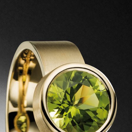 Breiter Peridot Ring 750 Gelbgold - Steinbach Goldschmiede - Handschmuck