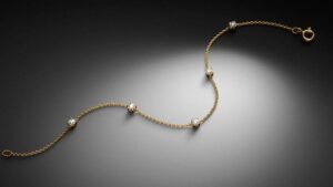 Diamant-Armband aus 750 Gelbgold mit fünf Brillanten, 0,35 ct