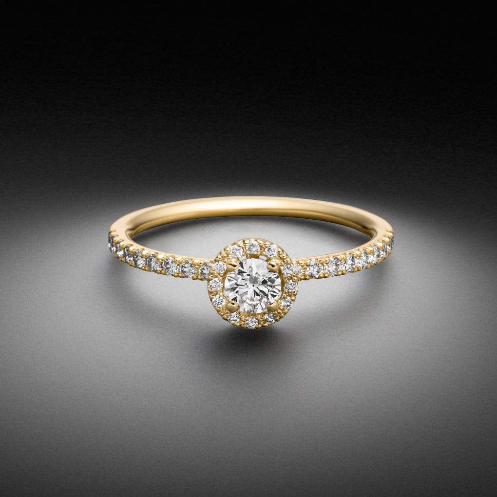 Diamant Halo Solitär Ring mit 0,25ct zentralem Diamant und weiteren 0,22ct Diamanten im Brillantschliff gefertigt in 750 Gelbgold - STEINBACH Goldschmiede