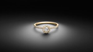 Diamant Halo Solitär Ring mit 0,25ct zentralem Diamant und weiteren 0,22ct Diamanten im Brillantschliff gefertigt in 750 Gelbgold - STEINBACH Goldschmiede