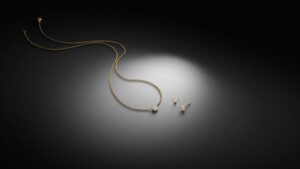 Halo Diamanten Collier und Ohrstecker in 750 Gelgold - STEINBACH Goldschmiede