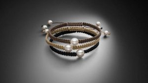 Hochwertige Makramee Armbänder mit Perlen in schwarz braun sand - Steinbach Goldschmiede