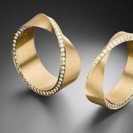 moebiusring 8mm und 6mm moebiusband ring gelbgold diamanten steinbach goldschmiede