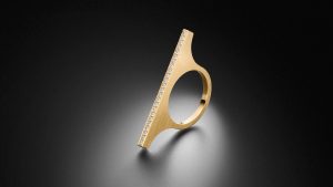 Ring Balance Gelbgold Diamanten Wippe puristisches harmonisches Design - Steinbach Goldschmiede - Ringdesign - Handschmuck Skulptur