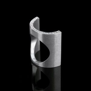 Ring Halbling Weissolgold Diamanten Steinbach Goldschmiede