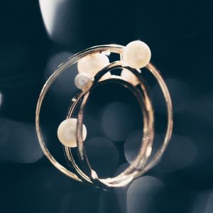 Perlenring Gelbgold - Handschmuck - mood Photographie