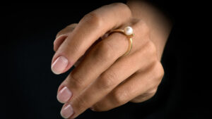 Ring Turm Gelbgold besetzt mit einem Diamant und einer Perle - Steinbach Goldschmiede