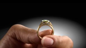 Ring Peridot Gelbgold Handschmuck Steinbach Goldschmiede Schmuckdesign