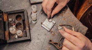 Schmuck umarbeiten, Schmuck schmelzen, Schmuck analysieren STEINBACH Goldschmiede