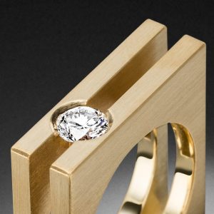 Moderner Spannring Gelbgold Diamant Ring Steinbach Goldschmiede