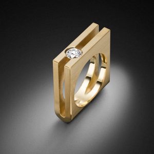 Moderner Spannring Gelbgold Diamant Ring Steinbach Goldschmiede