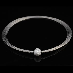Wechselschliesse Kugel Pave Diamanten Weissgold Drahtcollier Steinbach Goldschmiede